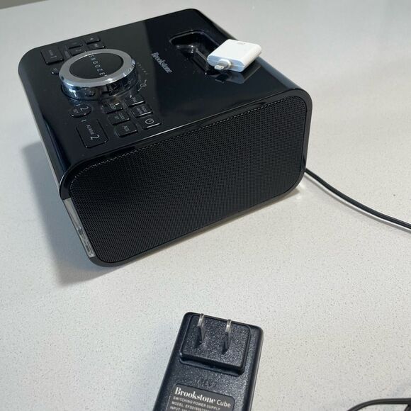 Brookstone AM/FM clock radio - Picture 4 of 6